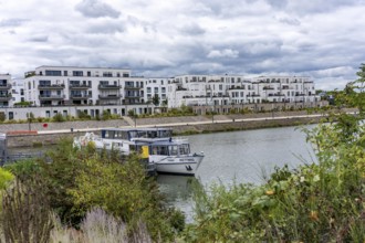New Graf Bismarck urban quarter on the Rhine-Herne Canal, residential and commercial development on