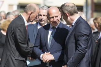 Kai Wegner (Governing Mayor of Berlin) in conversation after a wreath-laying ceremony to