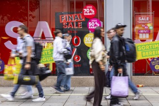 Galeria Karstadt Kaufhof with discounts and final sale. Shop of the department stores' group in