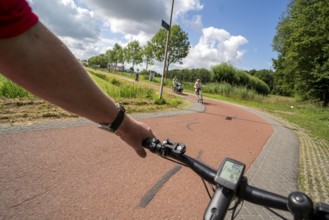 Cycling south of Utrecht, long-distance cycle path to Houten, around 50, 000 people live here and