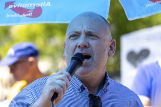 Ludwigshafen: Joachim Paul gives a speech at a rally in the Maudach district*** The election