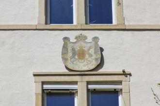 Coat of arms, detail, outbuilding, house, stud farm near the Lauterquelle, Offenhausen,