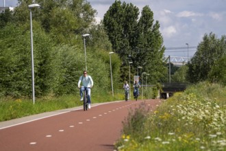 Cycle path in the east of Utrecht, at Utrecht-Lunetten railway station, Maarschalkerweerdpads,