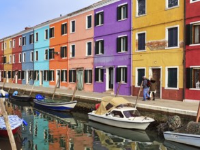Strollers along the canal, typical street scene in winter, colourful facades, various fishermen's