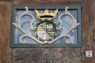 Coat of arms and golden crown at the entrance to the Eulenspiegel Museum, house number, 2, Am