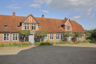 Half-timbered house on Mühlenplatz, brick building, Mölln, Schleswig-Holstein, Germany
