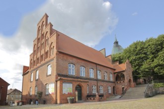 Building with stepped gable of the tourist information centre, brick building, Am Markt, Mölln,