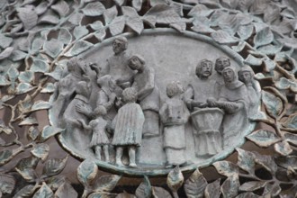Bugenhagen Fountain by Ulrich Henn 1995 with Baptism and Holy Communion, congregation, people, hand