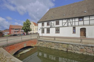 Bridge over the Grube canal with historic half-timbered houses, red vault, Frische Grube, Wismar,