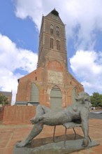 Sculpture Reclining Sofia by Bärbel Dieckmann 1991, bronze sculpture, modern art, female figure,