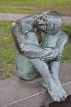 Sculpture Resting by August-Martin Hoffmann 1976, bronze sculpture, seated female figure on bench