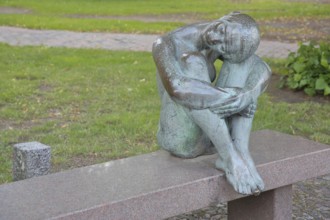 Sculpture Resting by August-Martin Hoffmann 1976, bronze sculpture, seated female figure on bench