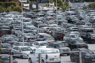 Düsseldorf Airport, multi-storey car park P5, during the summer holidays, full, North