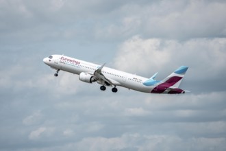 Eurowings, Airbus A321neo, takes off, Düsseldorf Airport, North Rhine-Westphalia, Germany