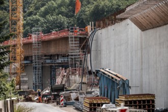 Major construction site at the Duisburg-Kaiserberg motorway junction, complete reconstruction and