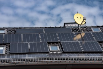 Residential building with photovoltaic modules on the roof, North Rhine-Westphalia, Germany