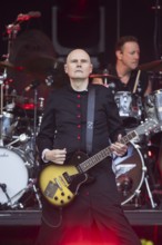 Billy Corgan (singer) and Jimmy Chamberlin (drummer) from The Smashing Pumpkins live on The Aghori