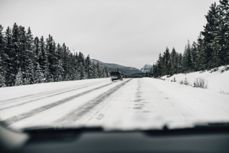 Winter road trip on the Icefields Parkway with lots of snow and ice, Banff National Park, Jasper