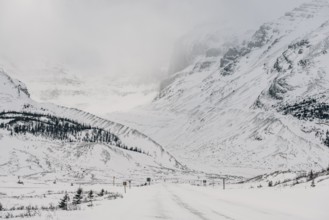 Winter road trip on the Icefields Parkway with lots of snow and ice, Banff National Park, Jasper