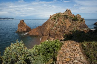 Picturesque coast and red rocks, Pointe de l'Aiguille, Théoule-sur-Mer, Massif de l'Esterel,