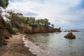 Picturesque beach and red rocks, Calanque des Anglais, Saint-Raphaël, Massif de l'Esterel, Esterel