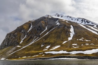 Mountain peak, arctic spring, Recherchebreen, Spitsbergen, Svalbard