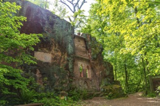 On the porphyry nature trail over the Rochlitzer Berg, so-called hermitage in the Seidelbruch,