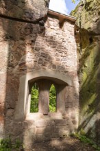 On the porphyry nature trail over the Rochlitzer Berg, so-called hermitage in the Seidelbruch,