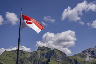 Flag of Oberstdorf, behind it the Schneck, 2268m, Himmelhorn, 2111m, with the Rädlergrat,
