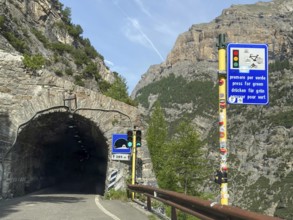 Demand traffic light in front of Galleria Diroccamento tunnel from 1928 on south-west ramp