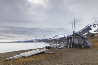 Hunting hut by a bay, wooden hut, Bamsebu, Spitsbergen, Svalbard