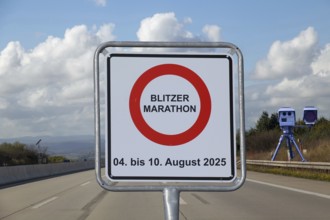 (Photomontage) Speed camera marathon Symbolic image: sign with the words BLITZERMARATHON 04 TO 10