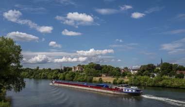 Shipping traffic on the Main, below the works bridge in Kelsterbach, Hesse, Germany