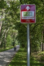 Long-distance cycle route F28, so-called Doorfietsroute, through cycle route, in the province of
