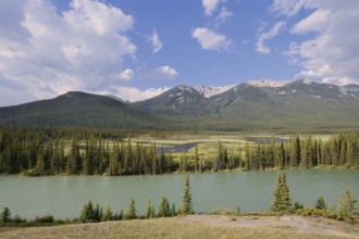 Bow River and mountains, Bow River Parkway, Banff National Park, Alberta, Canada