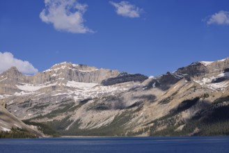 Bow Lake and mountains, Icefields Parkway, Banff National Park, Alberta, Canada