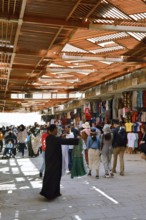 Bazaar with tourists at the temple of Hatshepsut, mortuary temple of Hatshepsut, Deir el-Bahari,