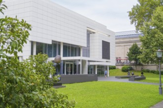 Modern art building with white façade and green surroundings outside, Frieder Burda Museum, Baden