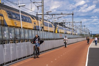 Cycle and pedestrian bridge Snelbinder Brug, over the river Waal near Nijmegen, was added to the