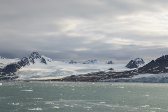 Glacier tongue, ice, mountain range, snow, sea, Lillienhöökbreen, Spitsbergen, Svalbard