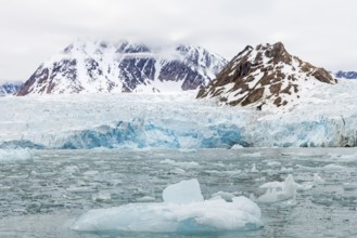 Ice in front of glacier tongue, mountain range, sea, Smeerenburgbreen, Spitsbergen, Svalbard