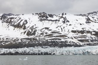 Glacier tongue in front of mountain range, sea, Konowbreen, Spitsbergen, Svalbard