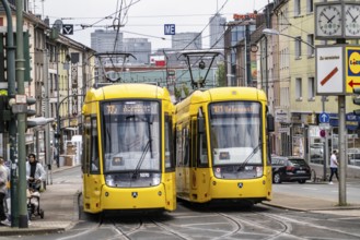 Ruhrbahn tram, on Altendorfer Straße, intersection Helenenstraße, in Essen-Altendorf, rush hour,