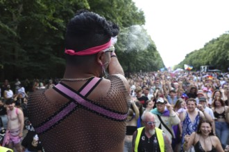 Overview of a float at the 47th Christopher Street Day under the motto Never be quiet again in