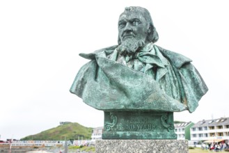 Close-up of the sculpture, monument, bust, bronze bust of August Heinrich Hoffmann von