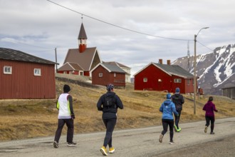 Marathon, group of runners in front of church, Longyearbyen, Spitsbergen, Svalbard