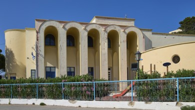 Primary school, Building with arched façade and green area in the foreground, Armando Bernabiti,