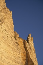 Étretat, sea, steep coast, cliffs, chalk cliffs, alabaster coast, La Côte d'Albâtre, evening mood,