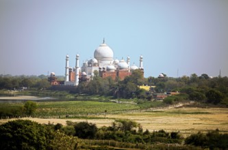 Taj Mahal or Taj Mahal, left the river Yamuna, mausoleum, Agra, Uttar Pradesh, India