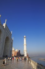 Taj Mahal or Taj Mahal in the morning light, on the right the river Yamuna, mausoleum, Agra, Uttar